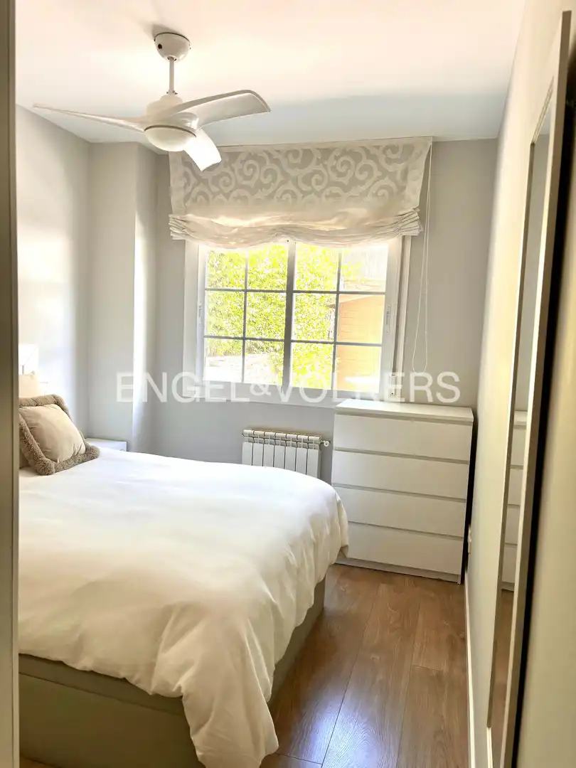 Habitación de Apartamento en venta en Las Rozas de Madrid con Aire acondicionado, Calefacción y Jardín privado