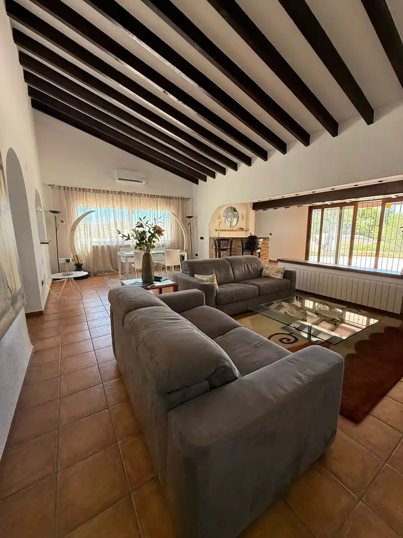 Sala de estar de Casa o chalet en venta en La Nucia con Jardín privado, Trastero y Piscina