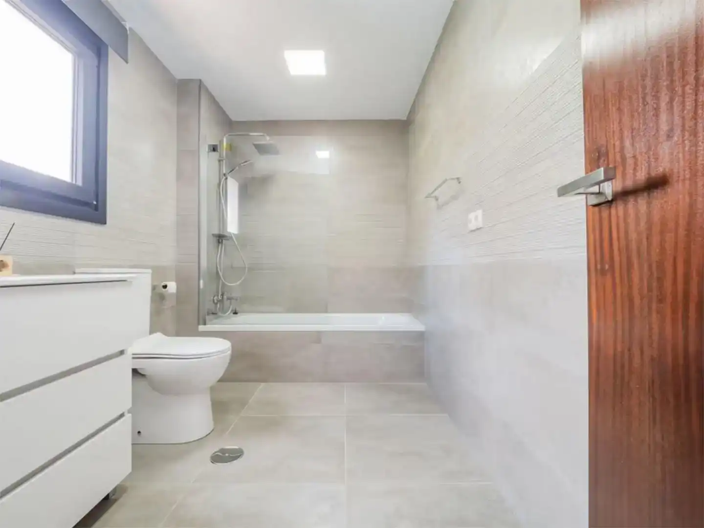 Baño de Casa o chalet de alquiler en Benalmádena con Aire acondicionado, Jardín privado y Piscina