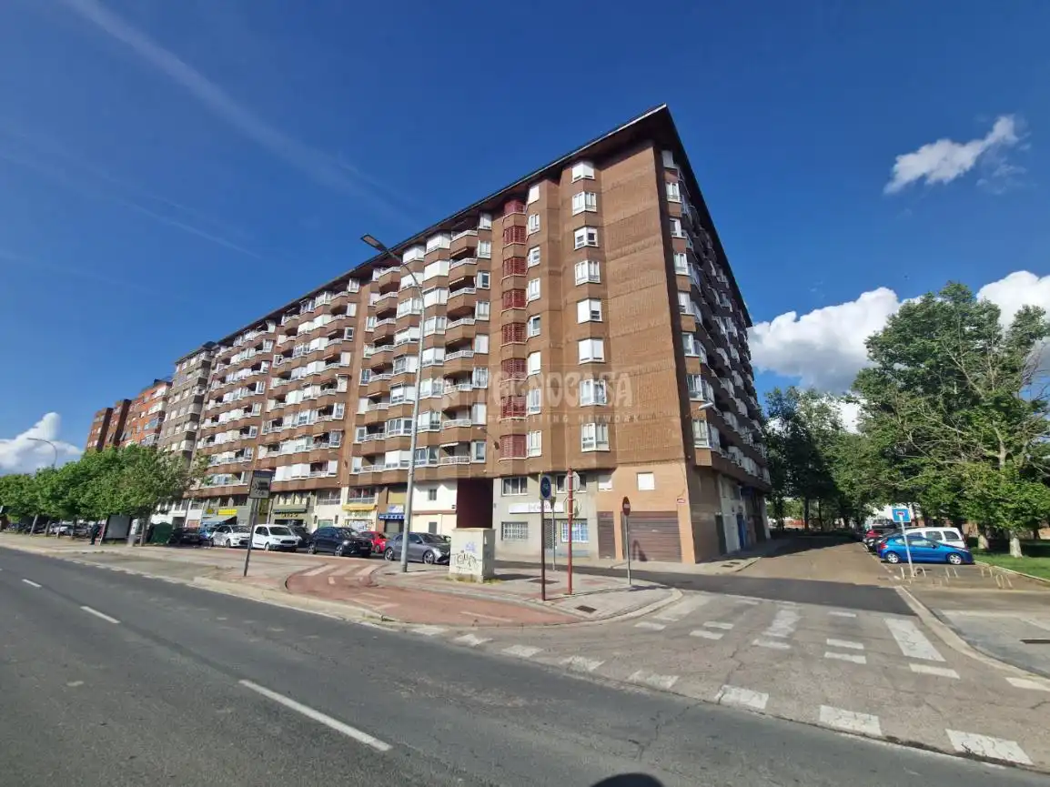 Vista exterior de Pis en venda en Palencia amb Terrassa