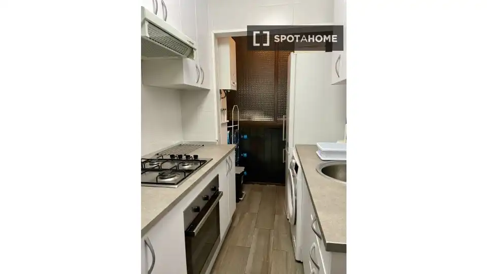 Cocina de Piso para compartir en Barcelona con Aire acondicionado, Calefacción y Amueblado