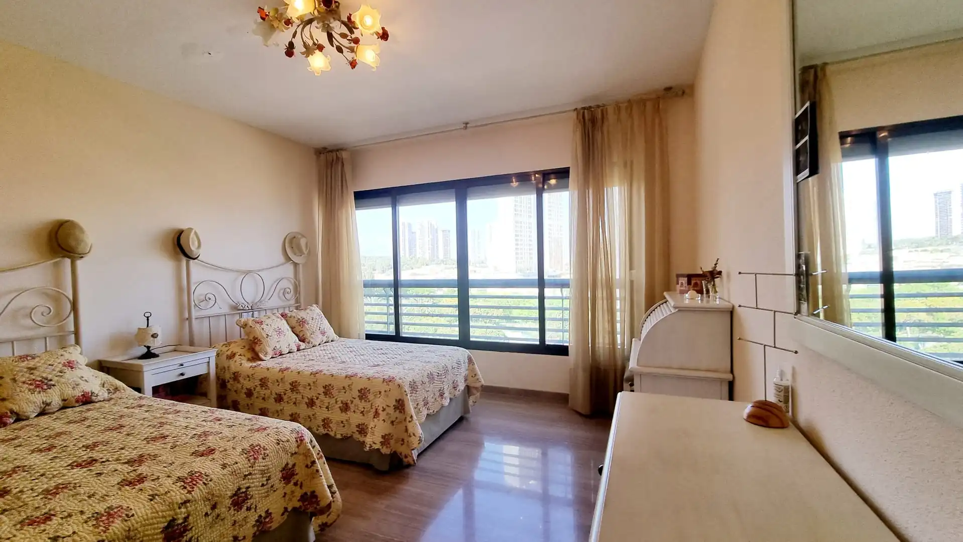 Habitación de Ático en venta en Benidorm con Aire acondicionado, Jardín privado y Terraza