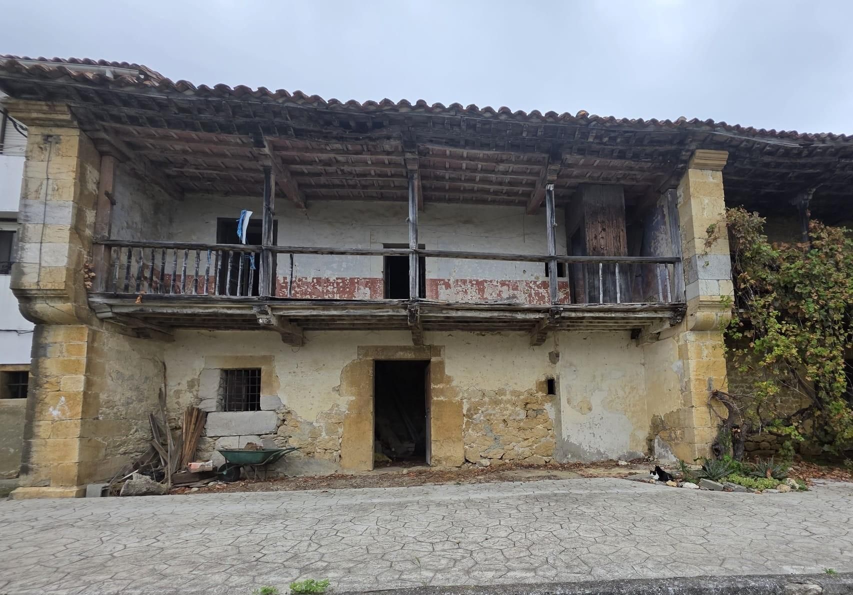 Exterior view of Country house for sale in Peñamellera Baja  with Private garden and Balcony