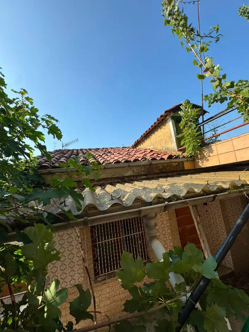 Vista exterior de Casa adosada en venta en San Martín del Rey Aurelio con Terraza