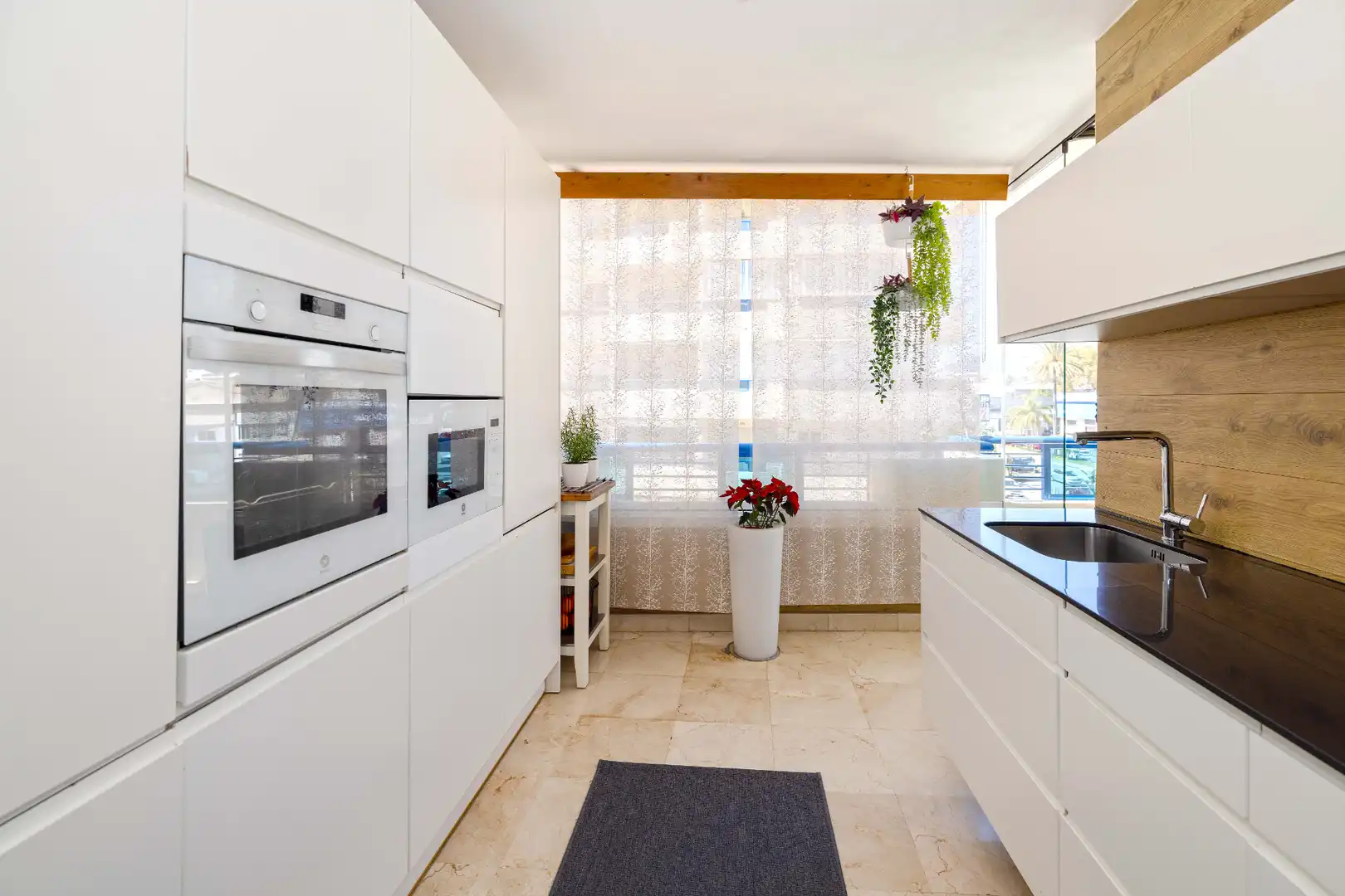 Küche von Wohnung zum Verkauf in Marbella mit Klimaanlage, Heizung und Terrasse