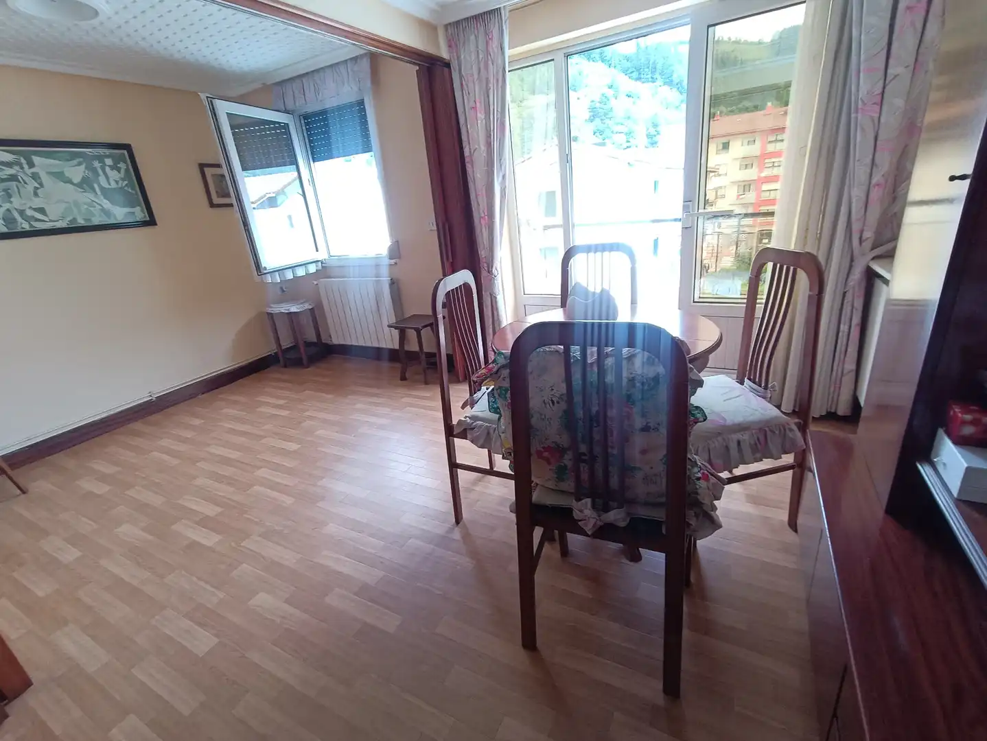 Comedor de Piso en venta en Arrasate / Mondragón con Calefacción, Terraza y Amueblado