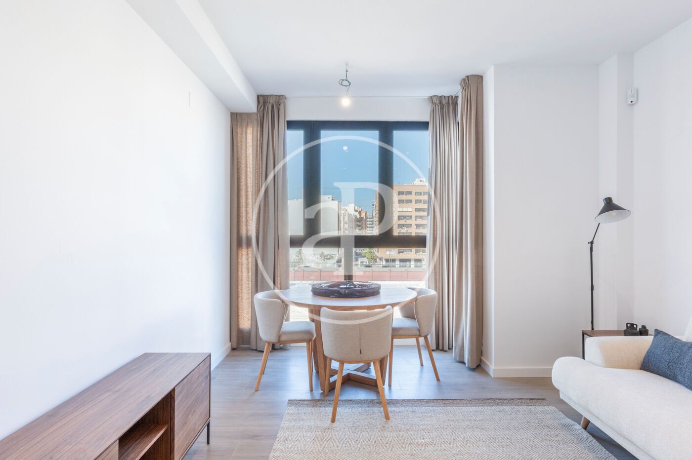 Vista exterior de Piso de alquiler en  Valencia Capital con Aire acondicionado, Calefacción y Jardín privado