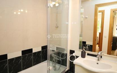 Bathroom of Flat to rent in  Madrid Capital  with Air Conditioner, Heating and Parquet flooring