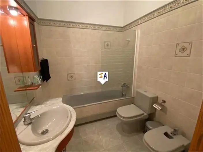 Badezimmer von Einfamilien-Reihenhaus zum Verkauf in Íllora mit Terrasse, Abstellraum und Schwimmbad