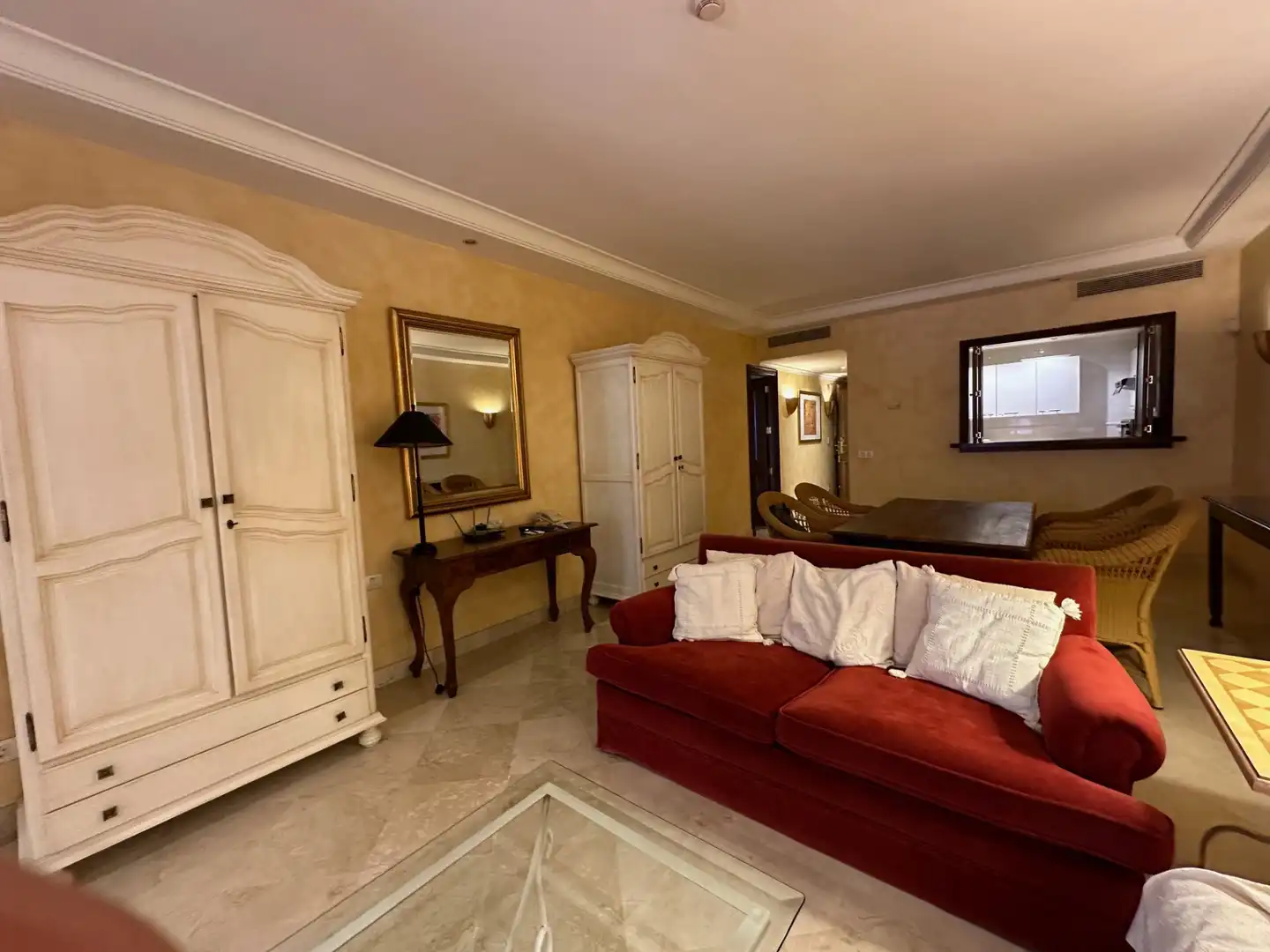 Sala de estar de Planta baja en venta en Estepona con Aire acondicionado, Terraza y Piscina