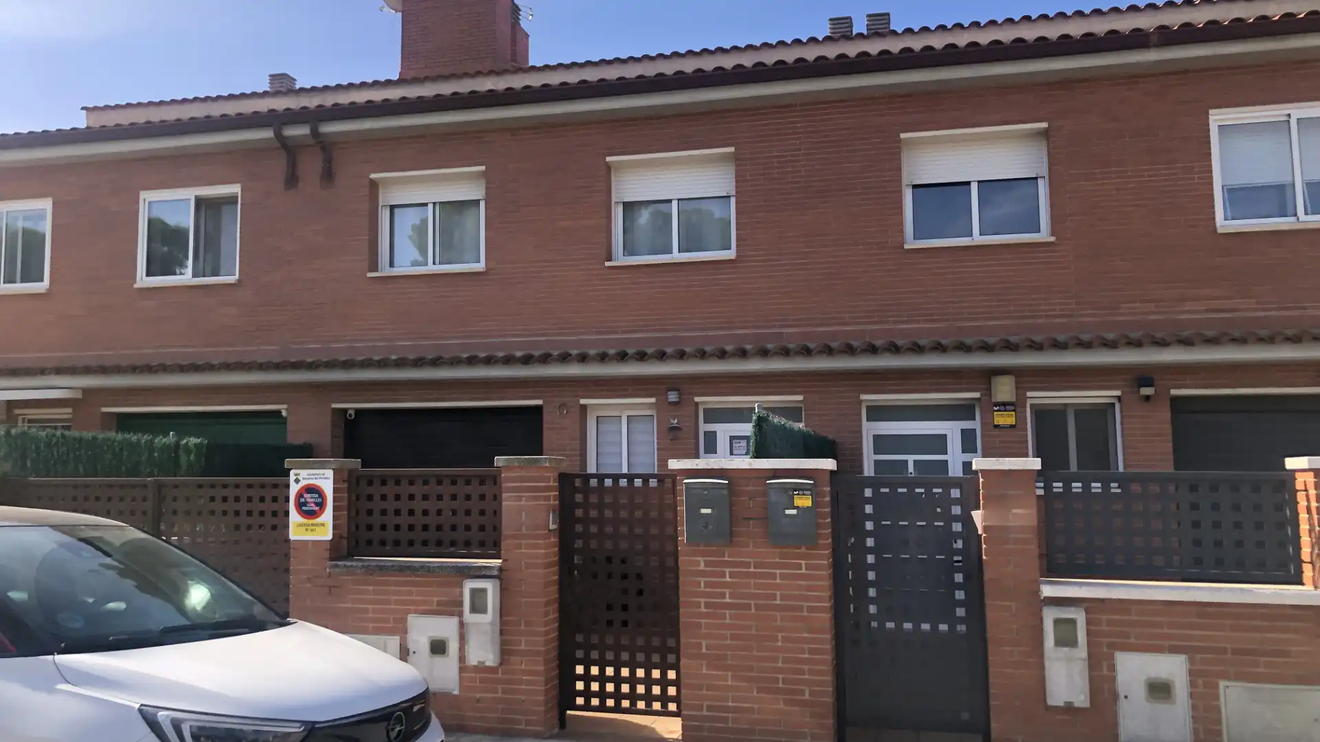 Vista exterior de Casa adosada en venta en Banyeres del Penedès con Aire acondicionado, Calefacción y Jardín privado