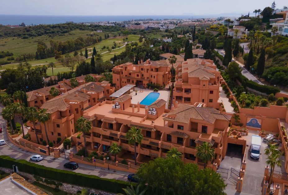 Exterior view of Flat for sale in Benahavís  with Furnished, Oven and Washing machine