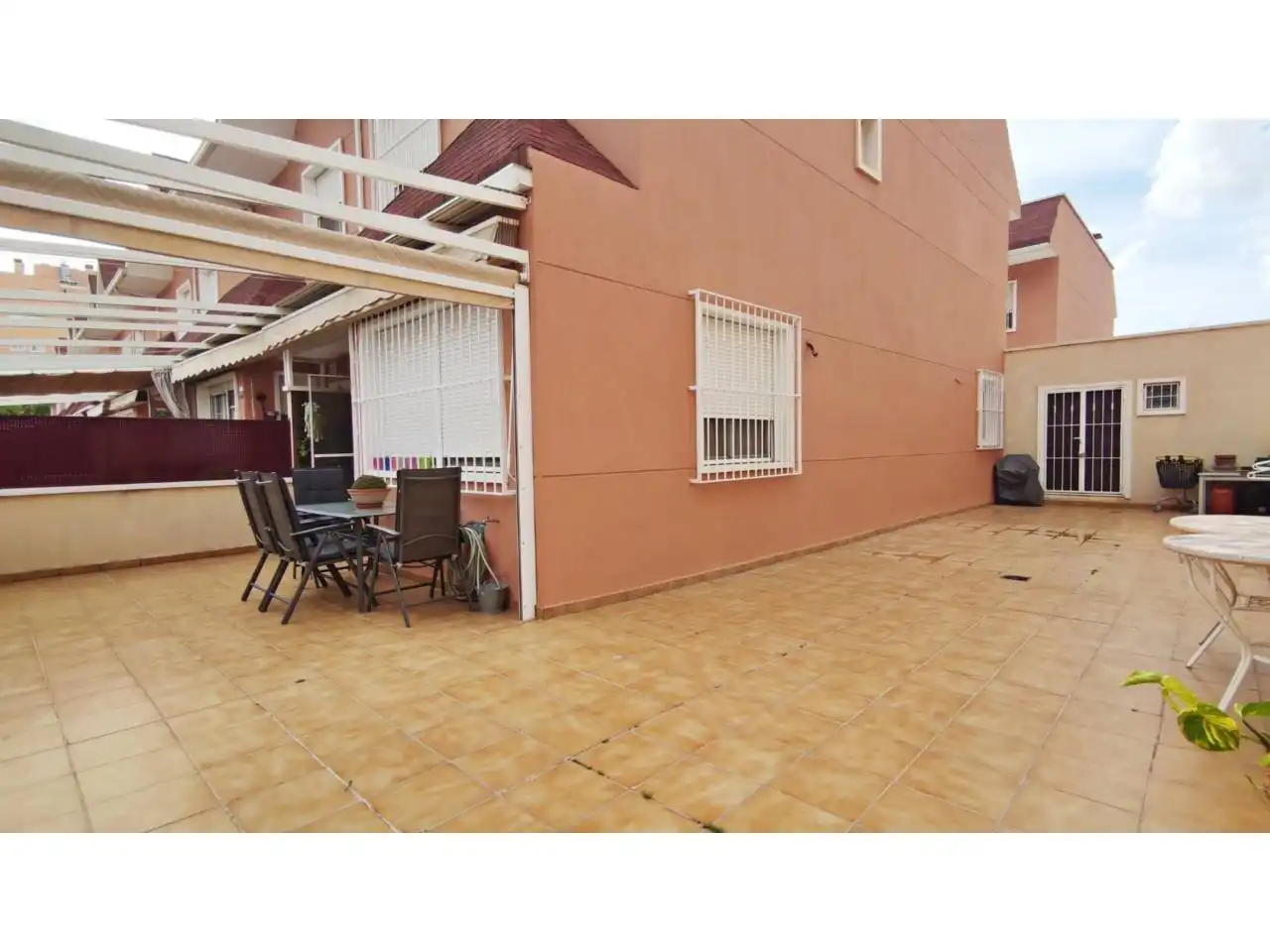 Vista exterior de Dúplex en venta en Elche / Elx con Aire acondicionado, Calefacción y Terraza