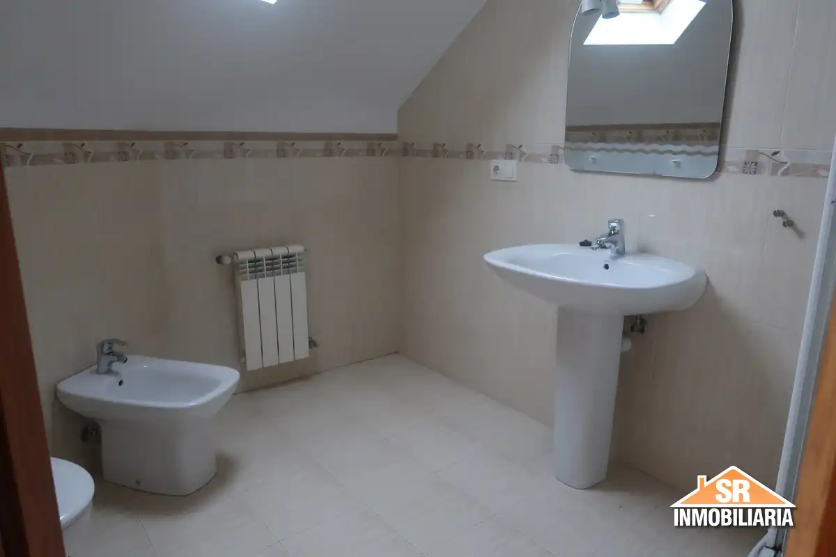 Baño de Piso de alquiler en A Coruña Capital  con Calefacción, Parquet y Horno