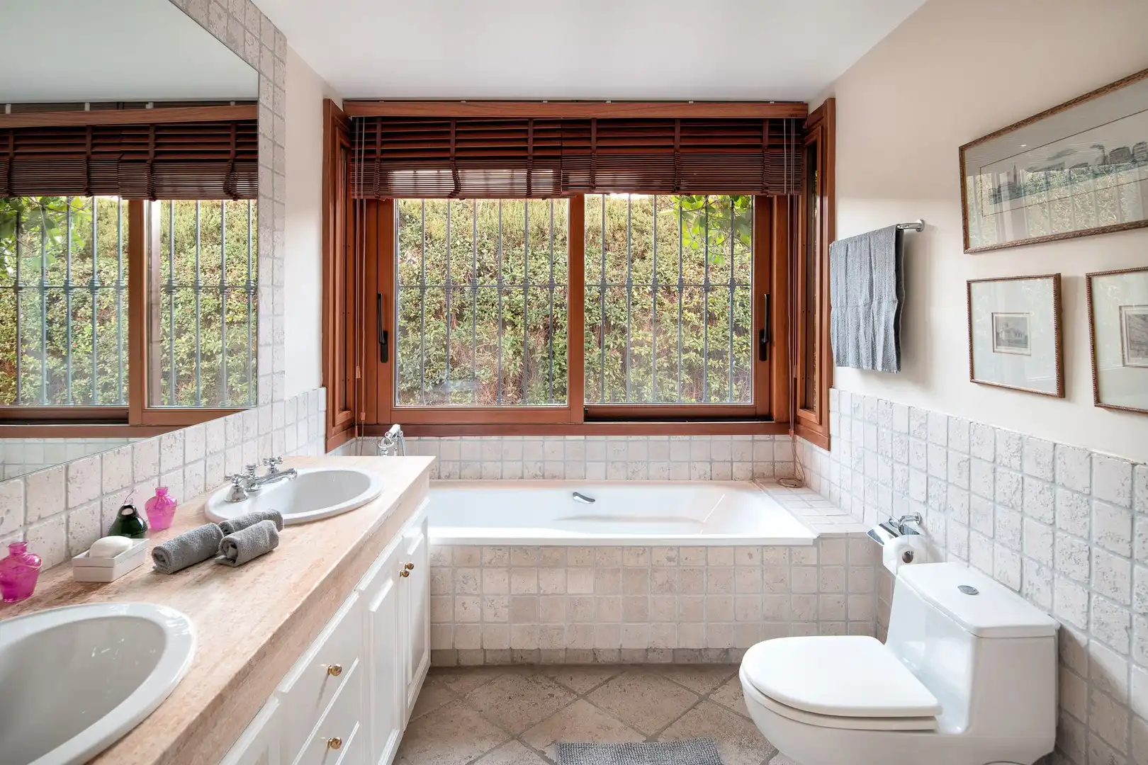 Baño de Casa o chalet de alquiler en Estepona con Aire acondicionado, Jardín privado y Terraza