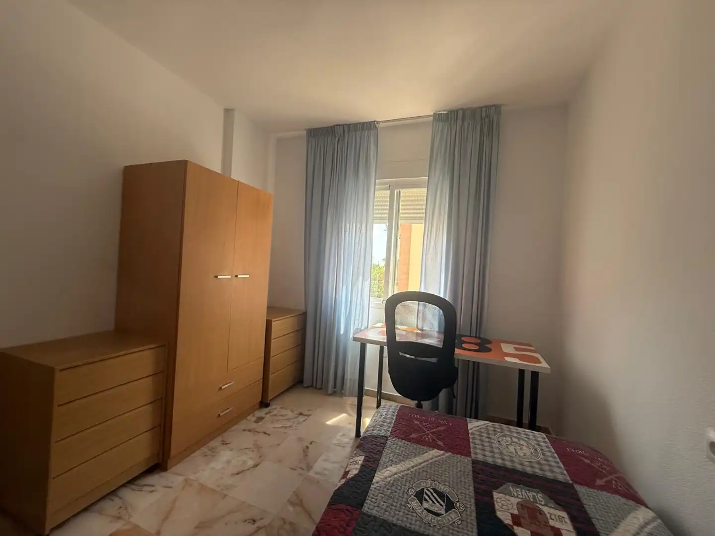 Bedroom of Flat for share in Málaga  with Air Conditioner, Terrace and Furnished