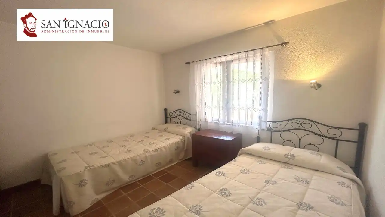Dormitori de Casa o xalet en venda en Merindad de Montija amb Calefacció, Jardí privat i Moblat