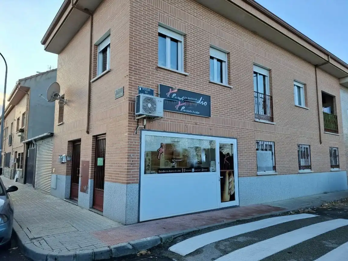 Local de alquiler en Paracuellos de Jarama con Aire acondicionado, Calefacción y Amueblado