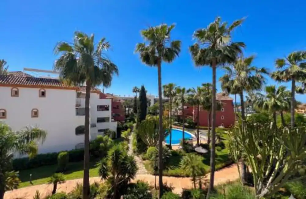 Vista exterior de Apartament de lloguer en Marbella amb Aire condicionat, Terrassa i Moblat