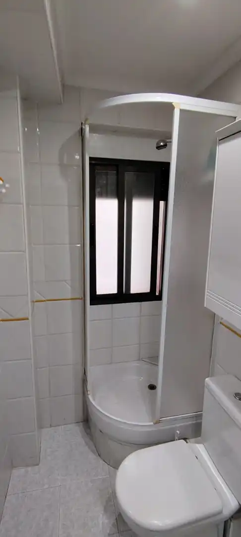 Bathroom of Flat for sale in Salamanca  with Heating, Parquet flooring and Furnished