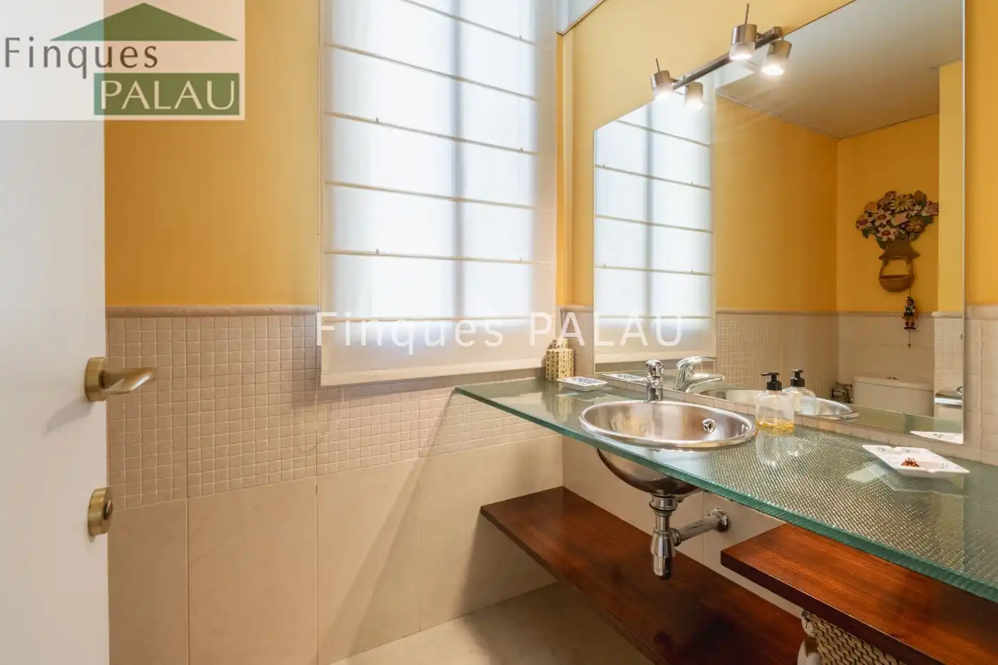 Bany de Casa o xalet en venda en Sant Just Desvern amb Aire condicionat, Calefacció i Jardí privat