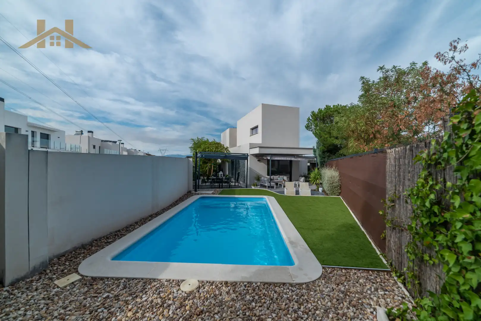 Detached house with pool for sale in Raya del Palancar - Guadamonte