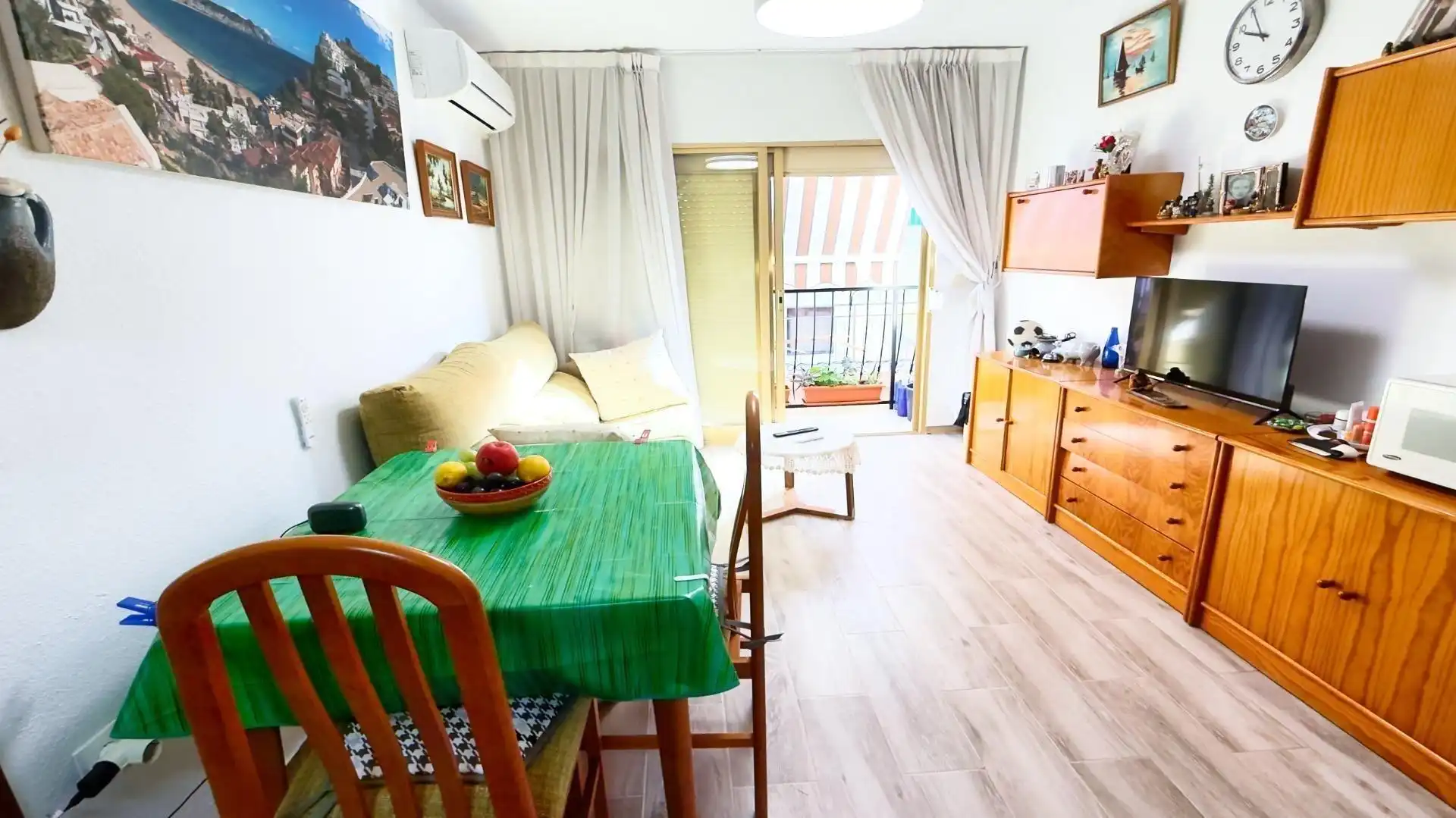 Sala d'estar de Pis en venda en Benidorm amb Moblat i Balcó