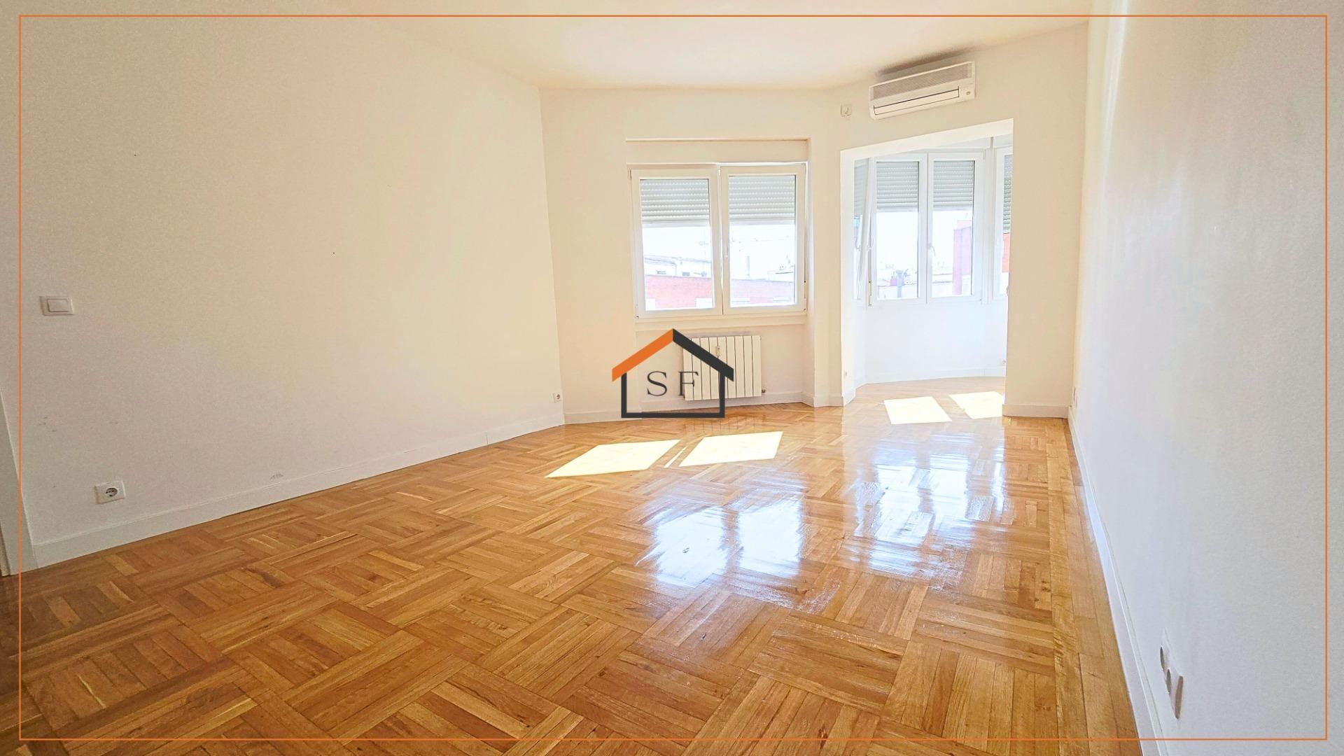 Living room of Flat to rent in  Madrid Capital  with Heating and Parquet flooring