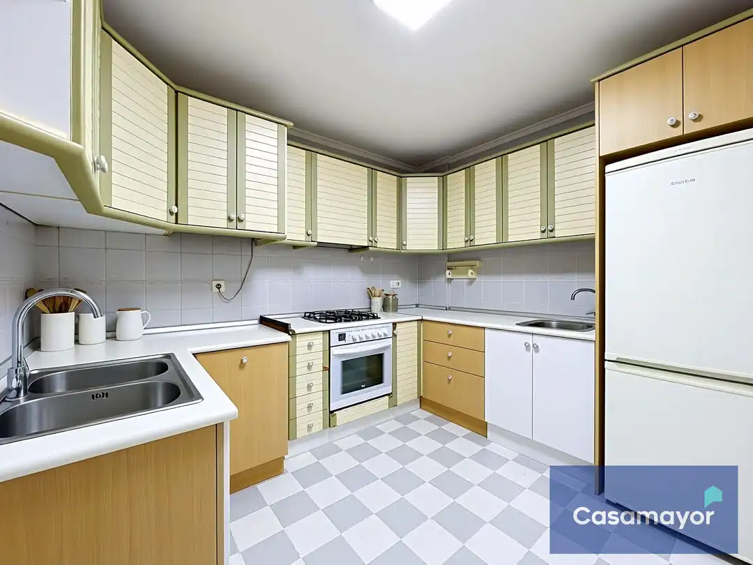 Küche von Wohnung zum Verkauf in Alicante / Alacant mit Klimaanlage, Abstellraum und Balkon