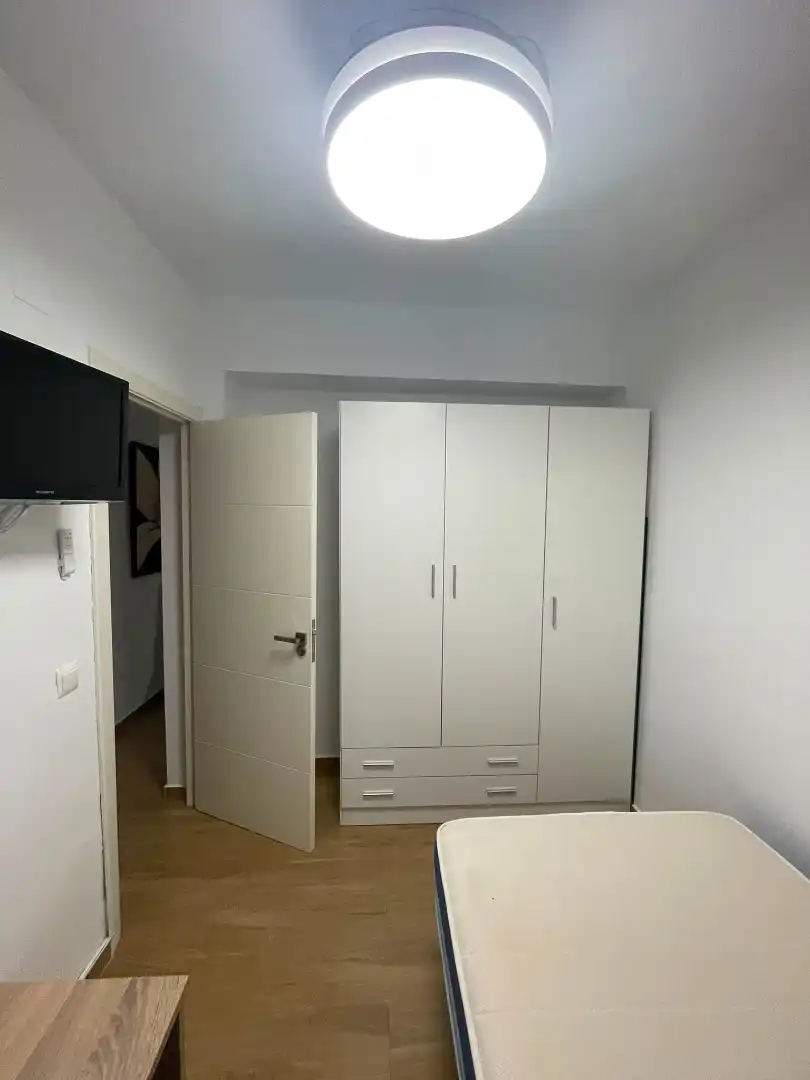 Dormitori de Pis de lloguer en Mérida amb Parquet, Moblat i Forn