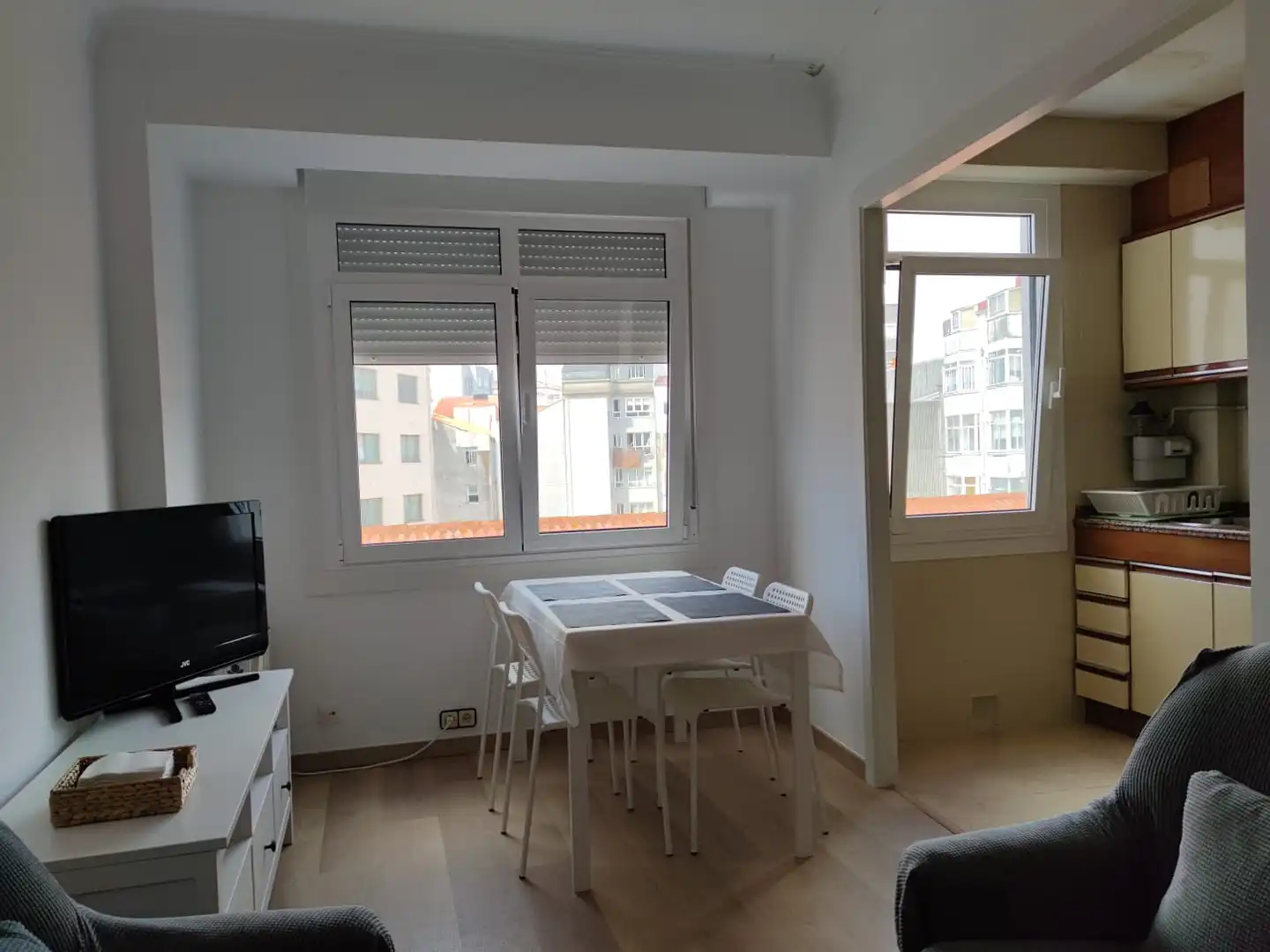 Sala d'estar de Pis en venda en A Coruña Capital  amb Moblat, Forn i Rentadora