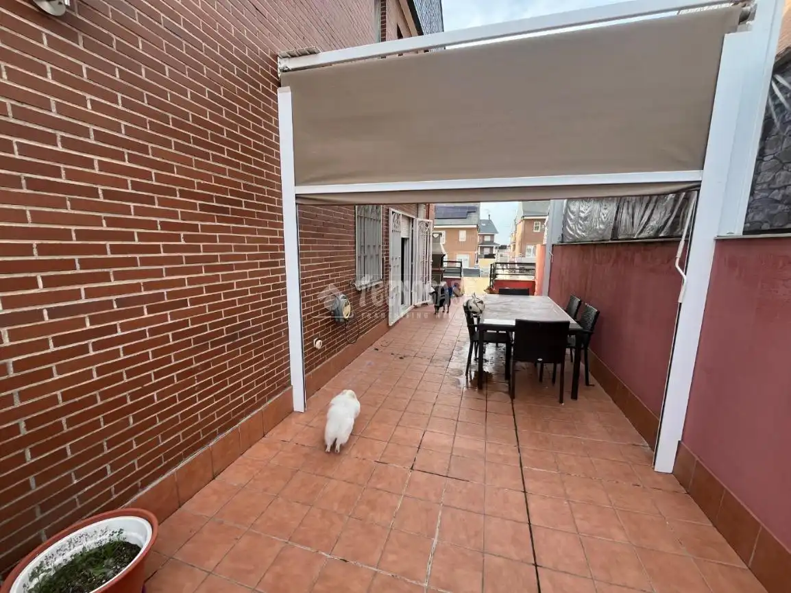 Casa adosada en venta en Moraleja de Enmedio