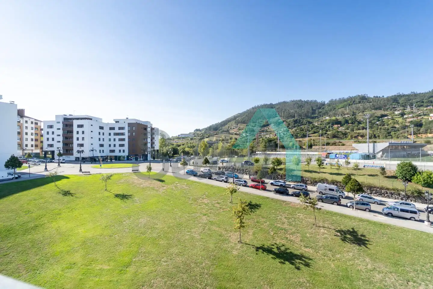 Vista exterior de Ático en venta en Oviedo  con Calefacción, Parquet y Terraza