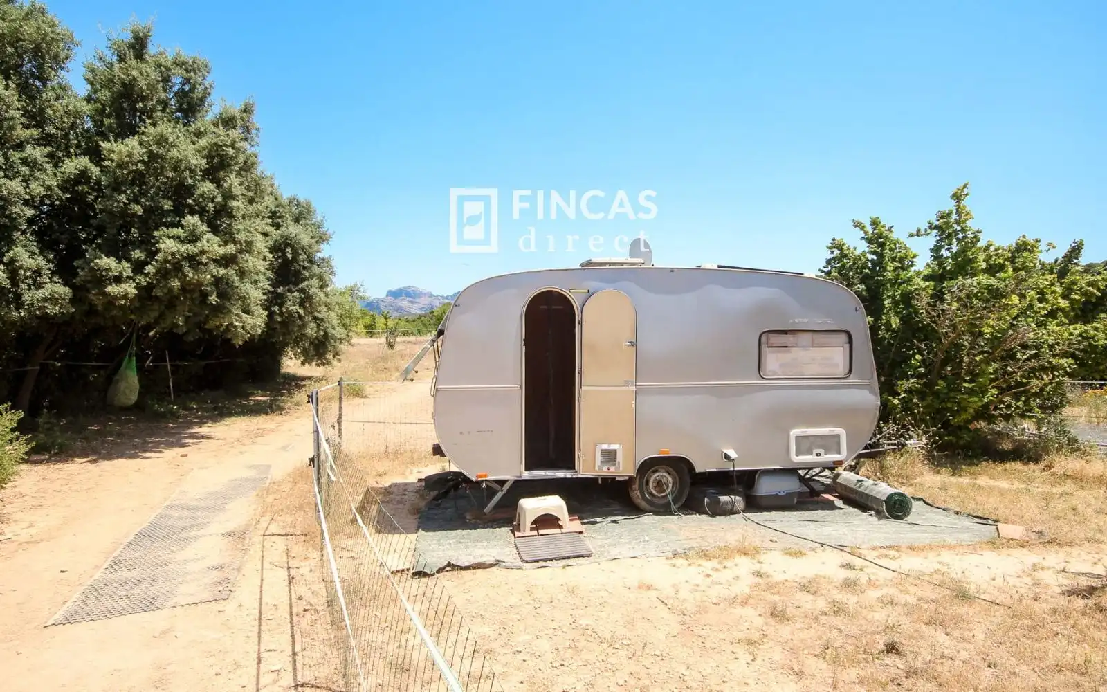 Country homes for sale in Cretas  with Air Conditioner
