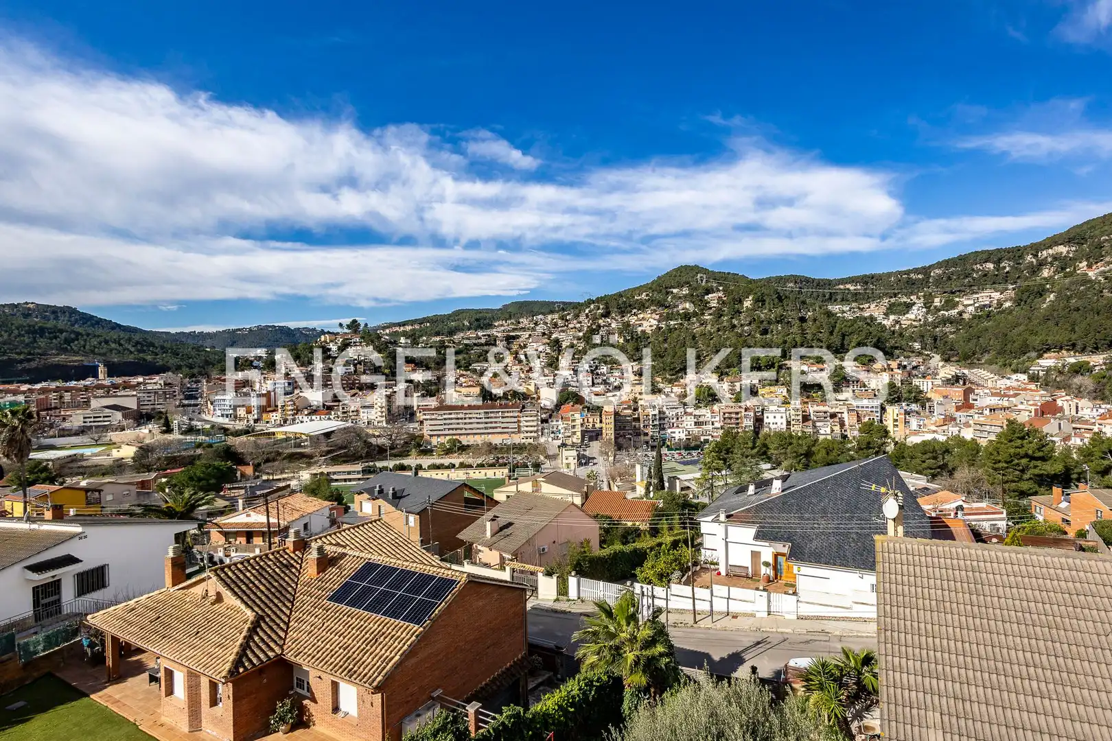 Vista exterior de Casa o xalet en venda en Vallirana amb Aire condicionat, Calefacció i Jardí privat