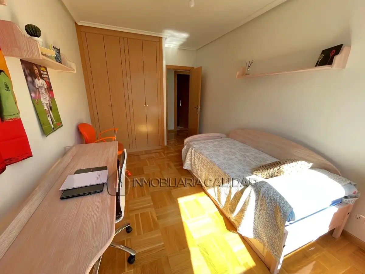 Bedroom of Flat for rent in Burgos  with Heating and Furnished