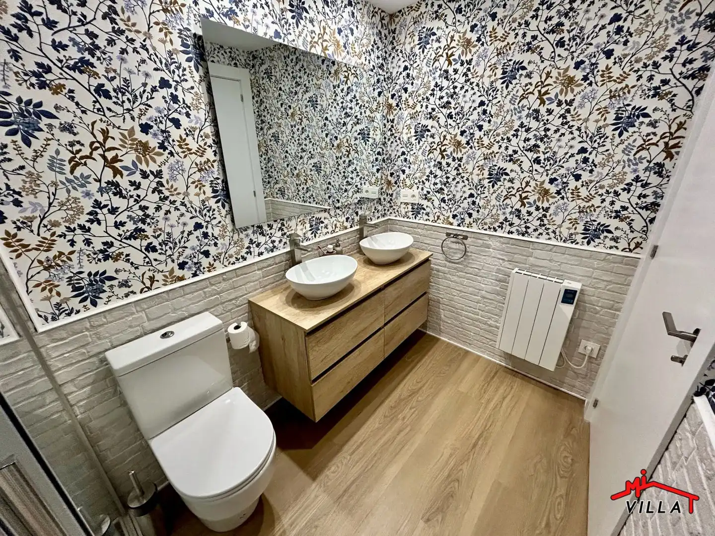 Bathroom of Flat for sale in Laredo  with Heating, Parquet flooring and Balcony