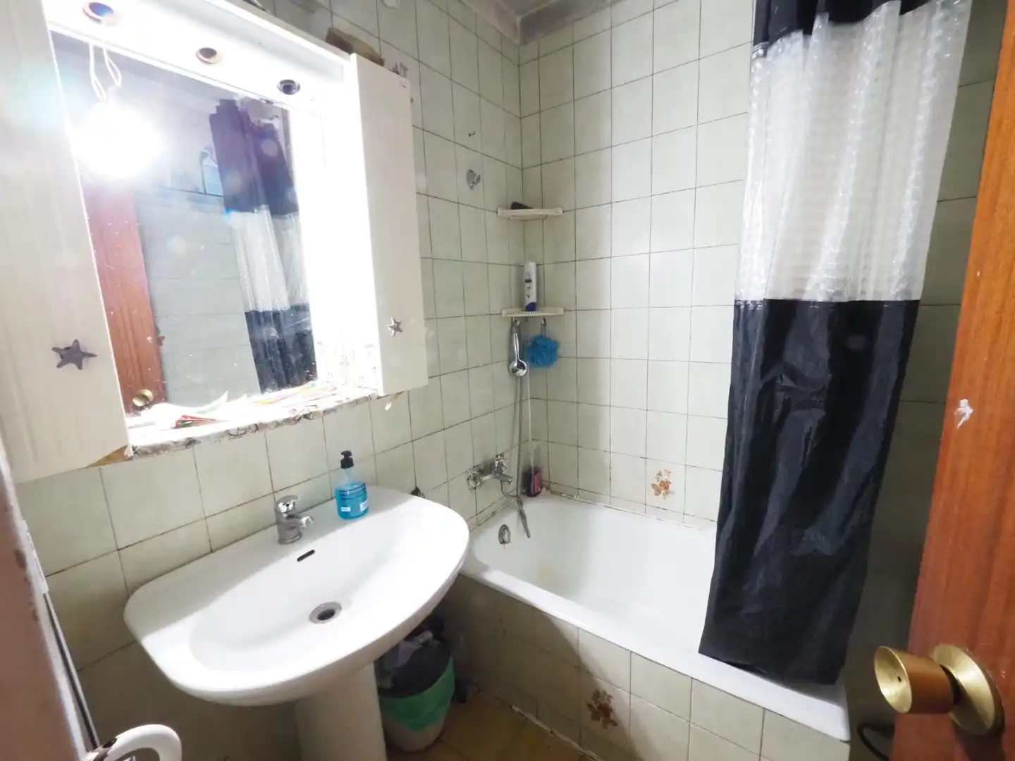 Bathroom of Flat for sale in Vic