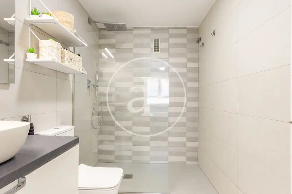 Bathroom of Flat for sale in Valencia  with Air Conditioner, Heating and Private garden