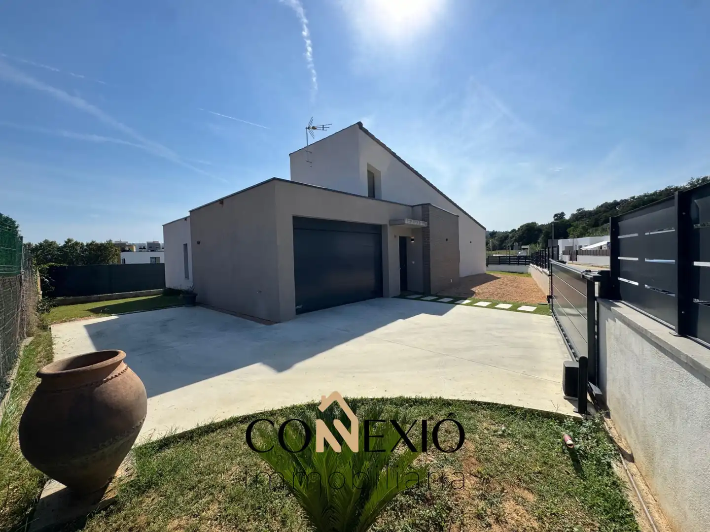 Vista exterior de Casa o chalet en venta en Medinyà con Aire acondicionado, Calefacción y Jardín privado
