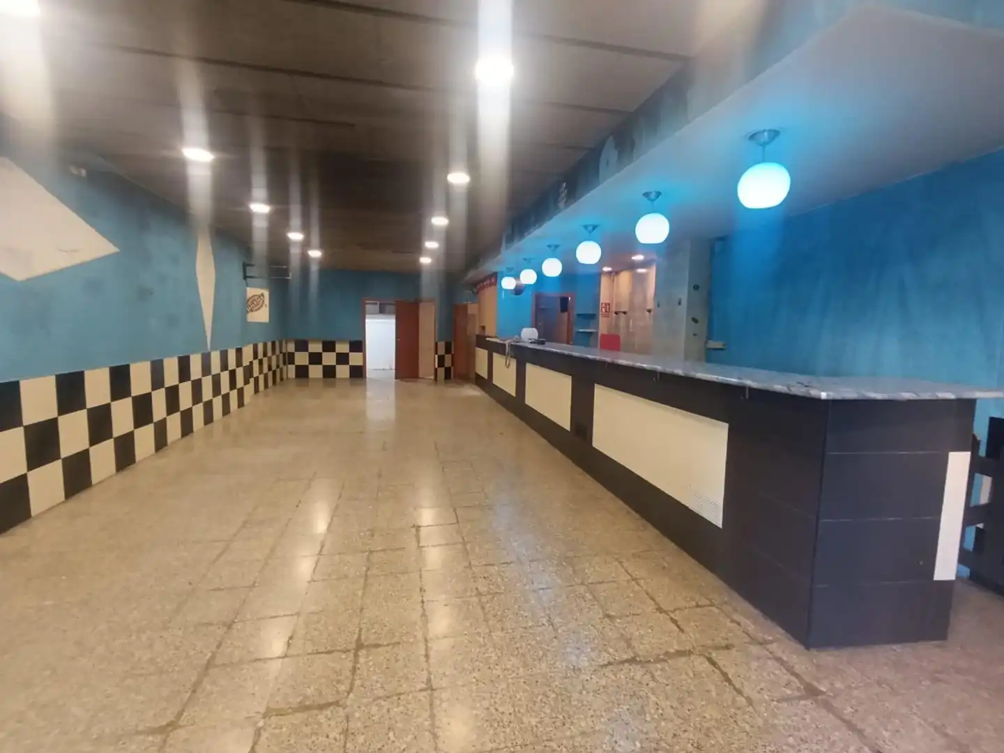 Local comercial de lloguer a Estació del Nord