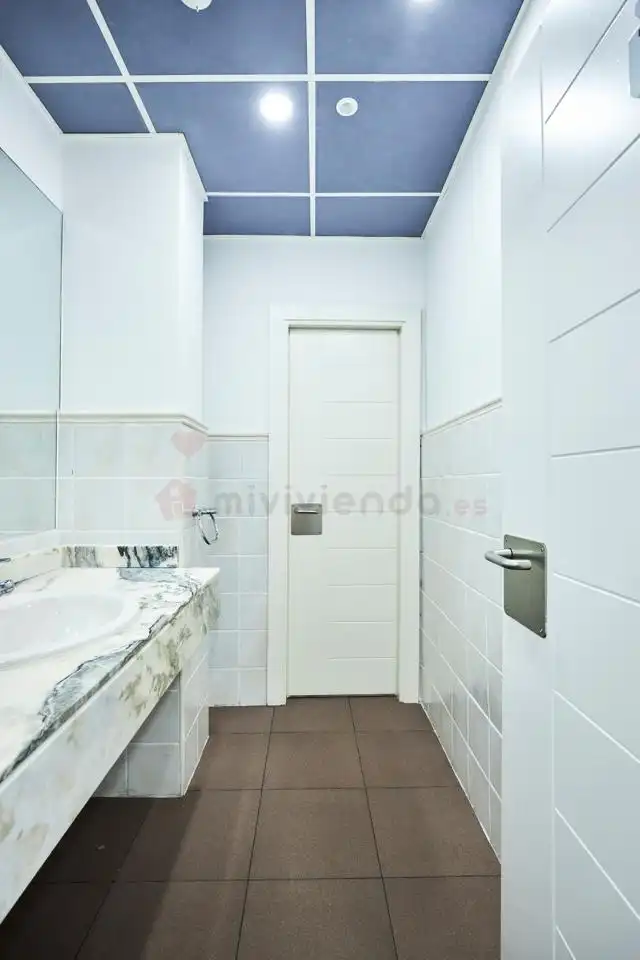 Bathroom of Commercial properties for rent in Chamberí