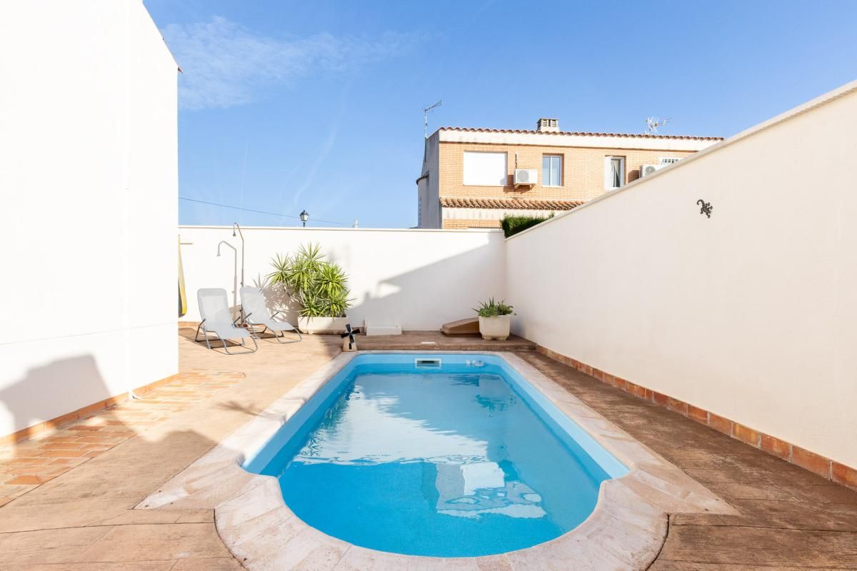 Piscina de Casa adosada en venta en Náquera con Aire acondicionado, Calefacción y Terraza