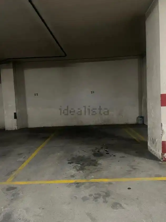 Aparcament de Pis de lloguer en Ourense Capital  amb Calefacció, Parquet i Moblat