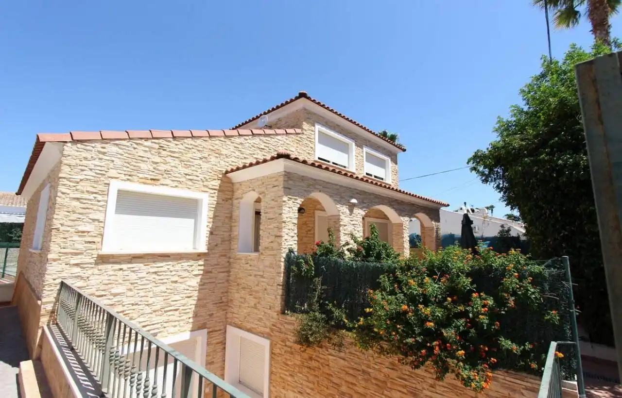 Villa con terrazza in vendita a Marisol Park - Ortembach - Los Almendros, imagen 5