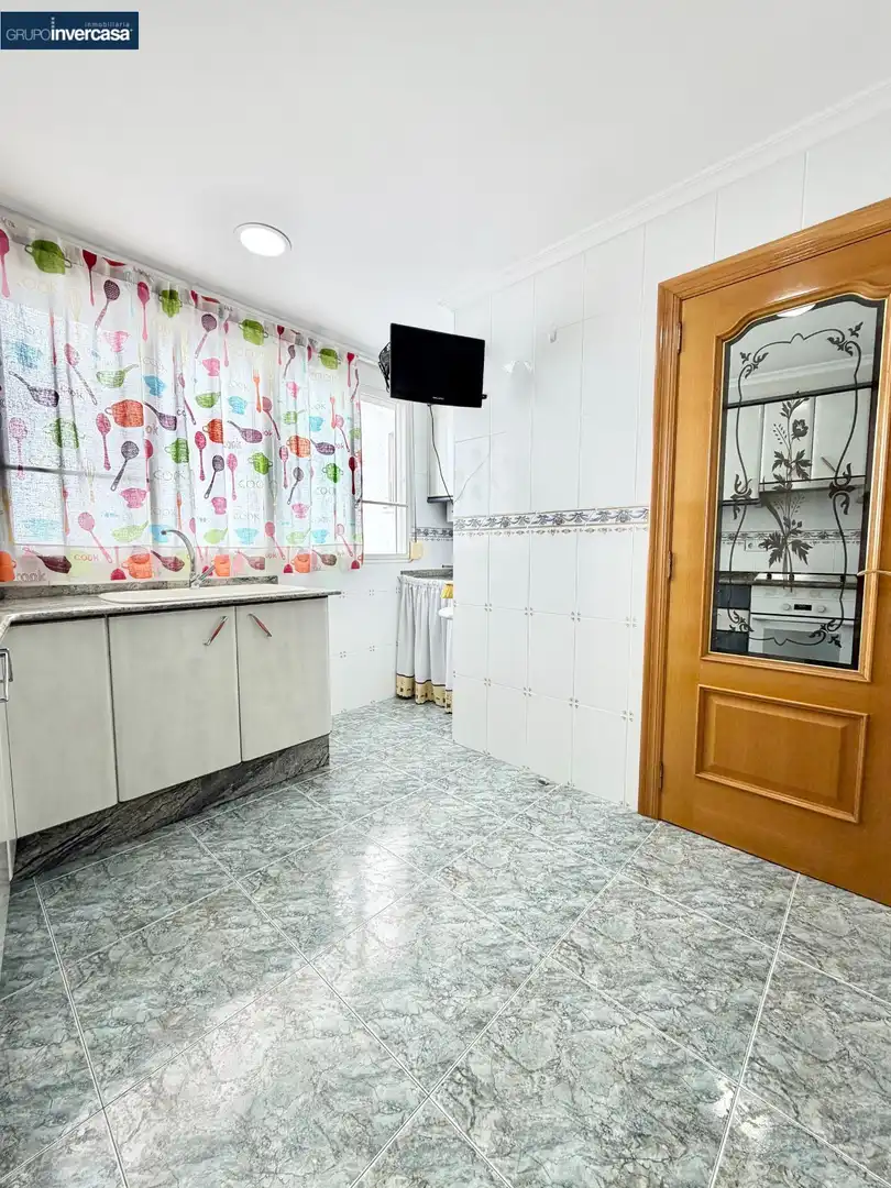 Kitchen of Flat for rent in Quart de Poblet  with Air Conditioner, Furnished and Balcony