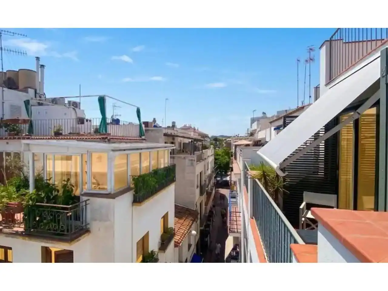 Außenansicht von Wohnung zum Verkauf in Sitges mit Klimaanlage, Heizung und Terrasse
