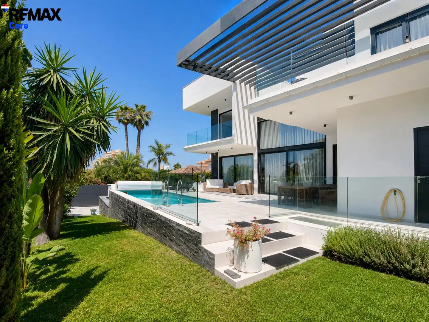 Terrassa de Casa o xalet en venda en Marbella amb Aire condicionat, Calefacció i Jardí privat
