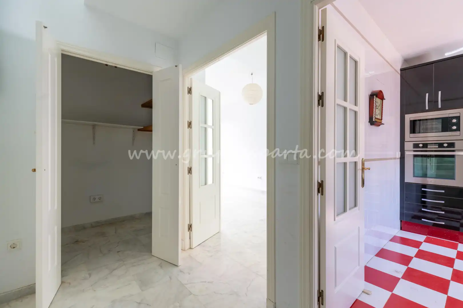 Detached homes for sale in Espartinas  with Air Conditioner, Heating and Oven