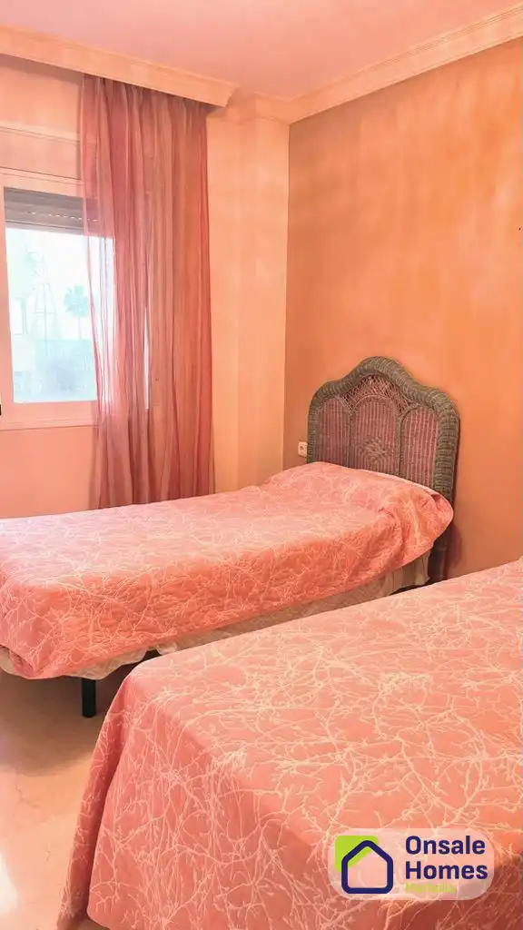 Bedroom of Flat for sale in Marbella Centro